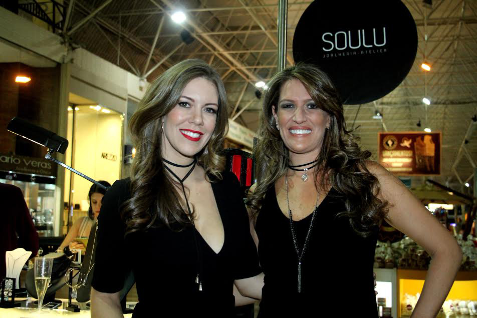 As irmãs e sócias da Soulu Joalheria Atelier Luciene Regner e Lucille Regner).