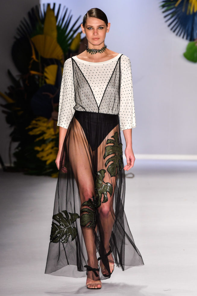 Agua de Coco por Liana Thomaz SPFW N45 Verao 2019 foto: Ze Takahashi / FOTOSITE